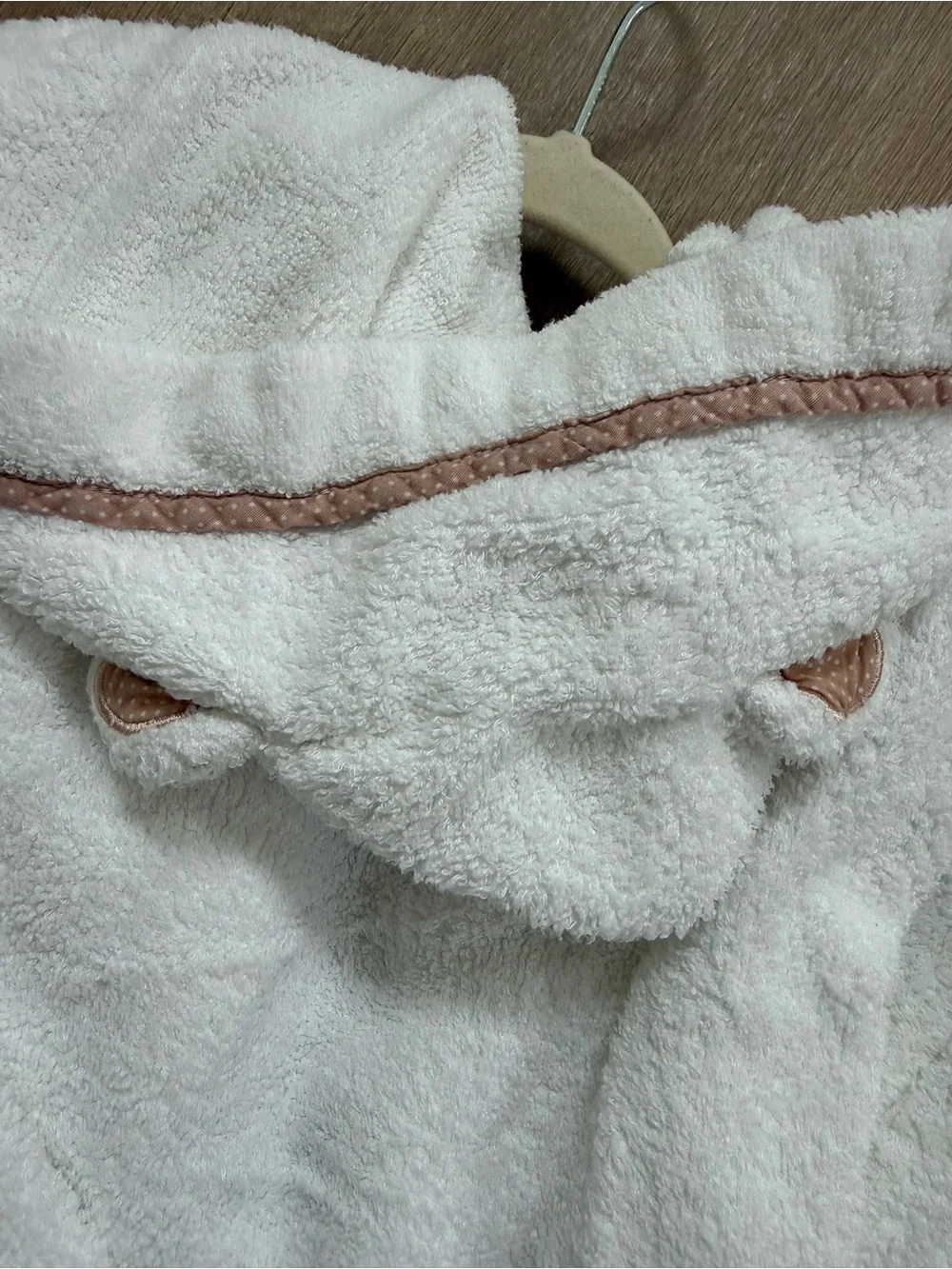 Plush White Hooded Bathrobe with Contrast Trim kids 8-9yrs